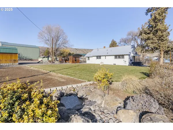 2355 NE MARKET ST, Madras, OR 97741