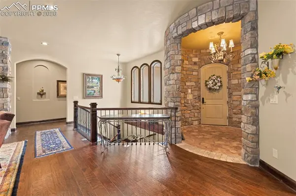 1429 Gore CIR, Larkspur, CO 80118