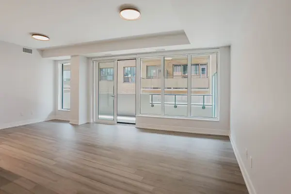 2525 Bathurst ST #803, Toronto C04, ON M6B 2Y9