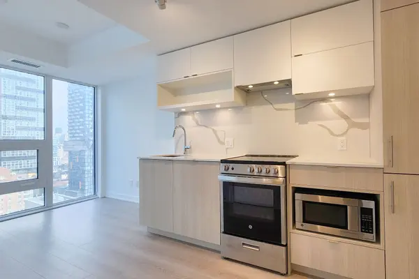 100 Queen ST E #2016, Toronto C08, ON M5C 0B5