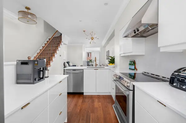 23 East York AVE,  Toronto E03,  ON M4K 3Z8