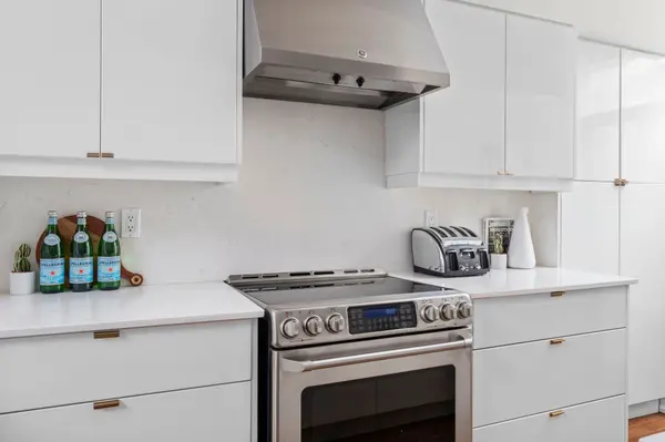 23 East York AVE, Toronto E03, ON M4K 3Z8