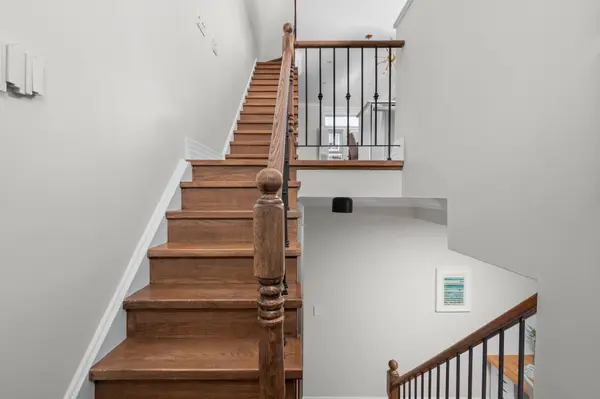 23 East York AVE, Toronto E03, ON M4K 3Z8