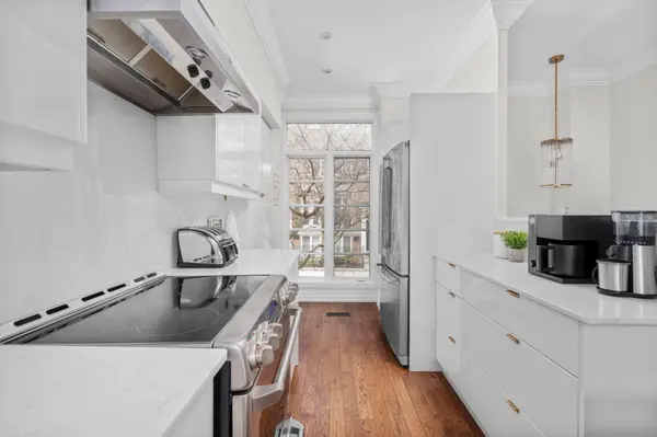 23 East York AVE, Toronto E03, ON M4K 3Z8