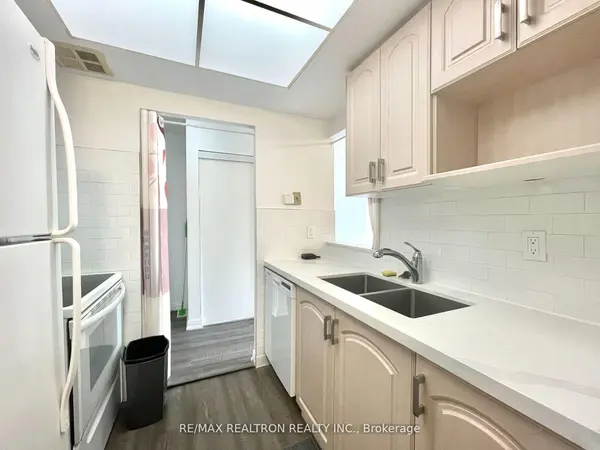 5 Greystone Walk DR #206, Toronto E04, ON M1K 5J5