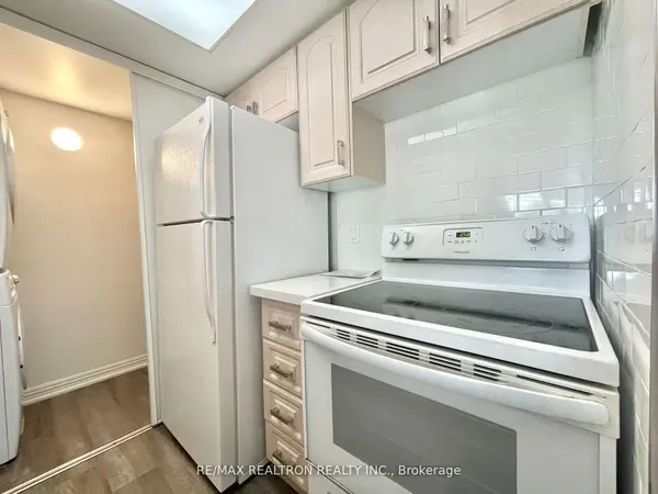 5 Greystone Walk DR #206, Toronto E04, ON M1K 5J5