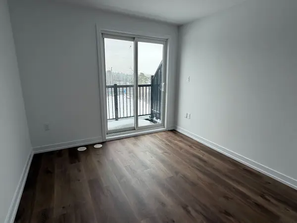 3 Bancroft LN #203, Richmond Hill, ON L4E 1M1