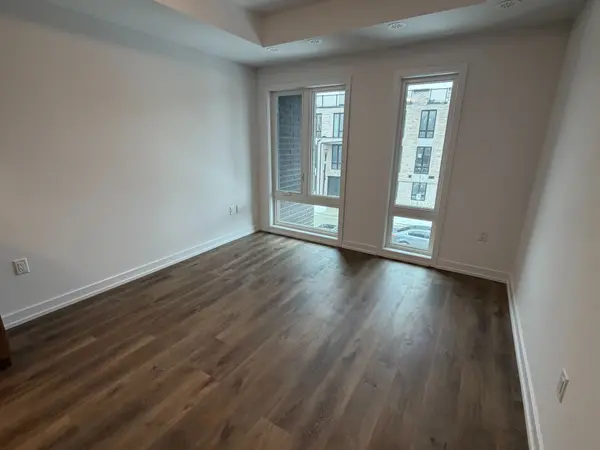 3 Bancroft LN #205, Richmond Hill, ON L4E 1M1