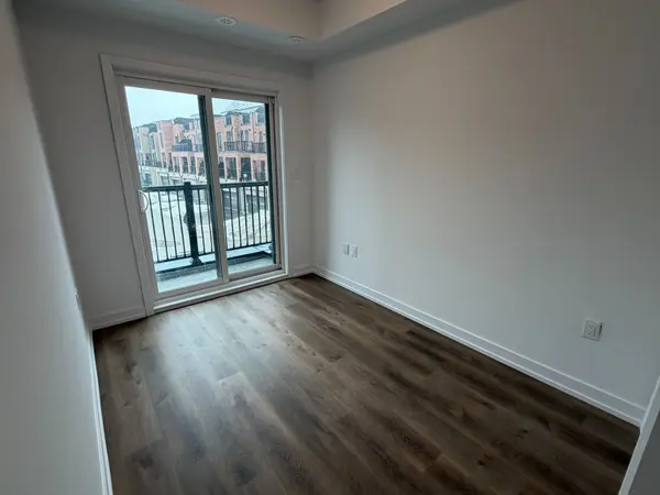 3 Bancroft LN #205, Richmond Hill, ON L4E 1M1