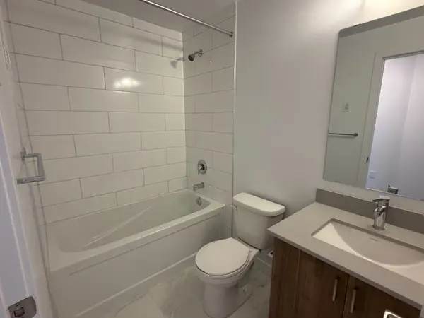 3 Bancroft LN #205, Richmond Hill, ON L4E 1M1