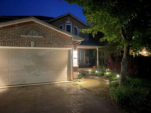 21 Nicholson DR, Barrie, ON L4N 8L7