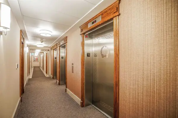 4889 Kimbermount AVE #803, Mississauga, ON L5M 7R9