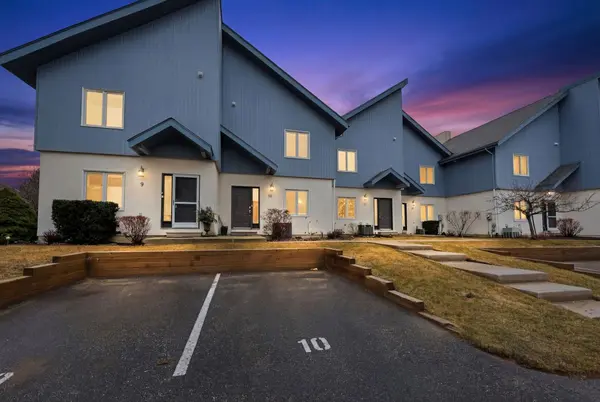 110 KELLIE'S WAY #10, Blue Mountains, ON L9Y 0L6