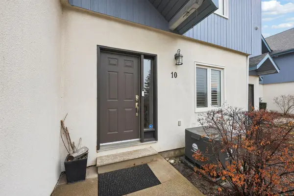 110 KELLIE'S WAY #10, Blue Mountains, ON L9Y 0L6