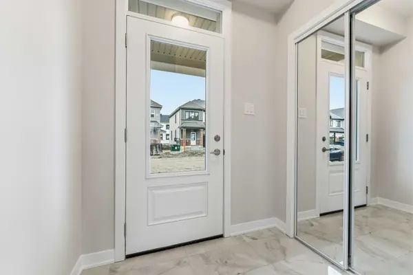 290 Les Emmerson DR, Barrhaven, ON K2J 7L6