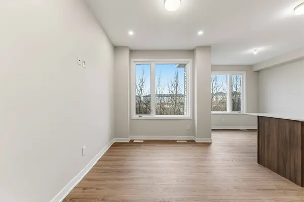 290 Les Emmerson DR, Barrhaven, ON K2J 7L6