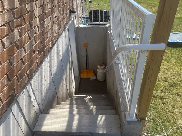 135 Monarch ST #Basement, Welland, ON L3B 5N8