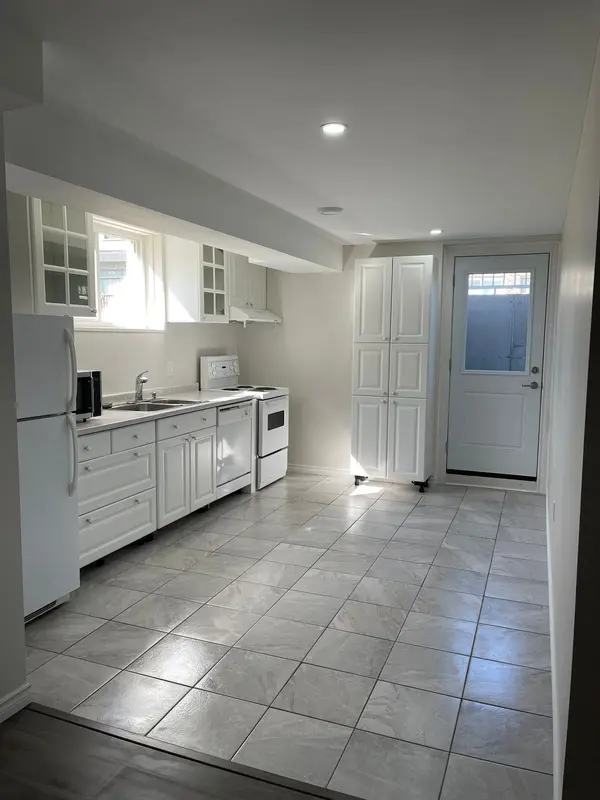 135 Monarch ST #Basement, Welland, ON L3B 5N8