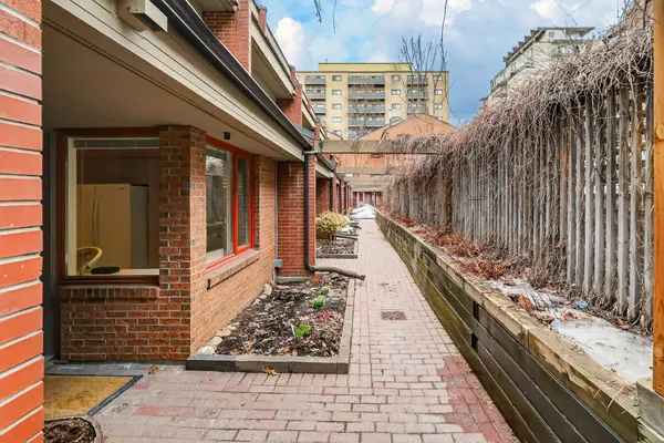 125 Springfield RD #2, New Edinburgh - Lindenlea, ON K1M 1C5