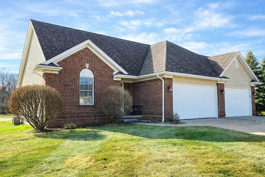 5465 Red Oak CT, Fenton Twp, MI 48451