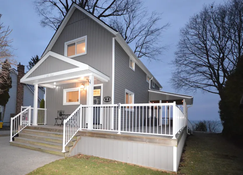 1 Tenth ST, Grimsby, ON L3M 2V2