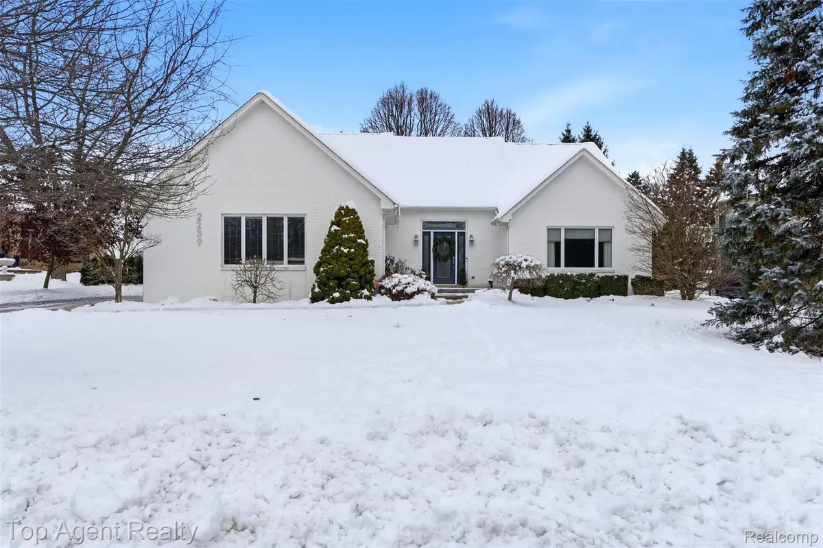 2239 Regency Hills DR, Shelby Charter Township, MI 48316