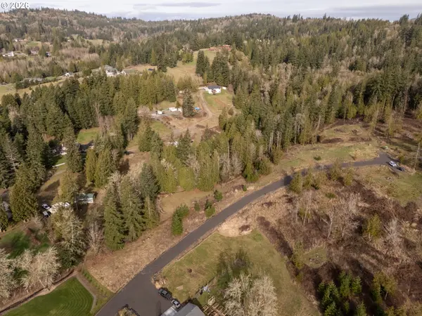 426 Rose Garden LN, Kelso, WA 98626