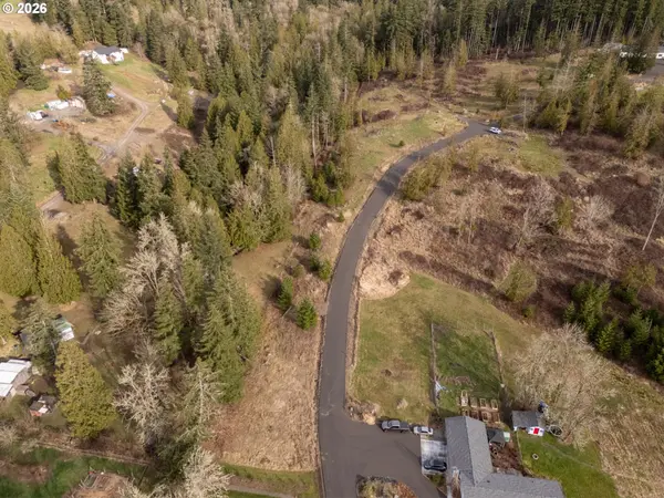 426 Rose Garden LN, Kelso, WA 98626