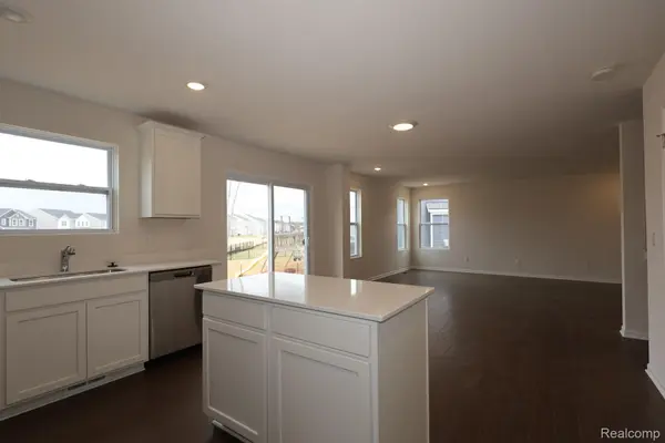 360 Hidden River W, Holly Township, MI 48442