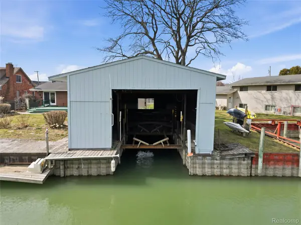 49750 Nautical DR, Chesterfield Township, MI 48047