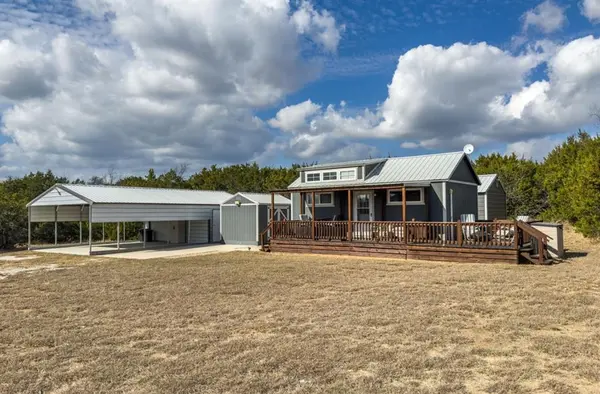 100 Creekview,  Blum,  TX 76627