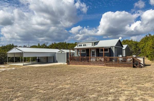 100 Creekview,  Blum,  TX 76627