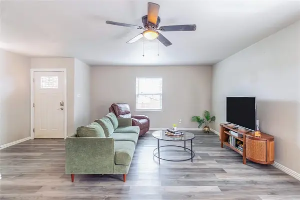 720 Sandstone Drive, Fort Worth, TX 76120