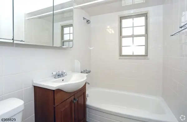 64 Mill St #B, Newton Town, NJ 07860