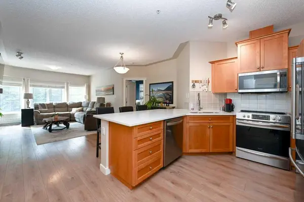 20 Discovery Ridge Close SW #108, Calgary, AB T3H 5X4