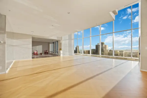 180 University AVE #5602, Toronto C01, ON M5H 0A2