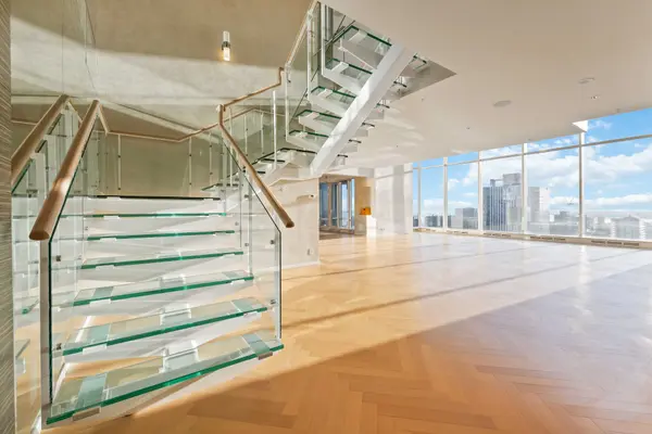 180 University AVE #5602, Toronto C01, ON M5H 0A2