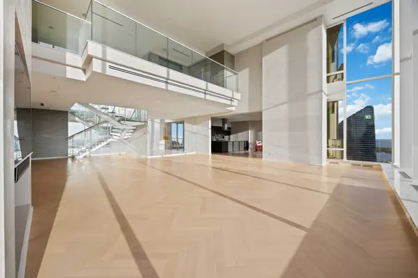 180 University AVE #5602, Toronto C01, ON M5H 0A2