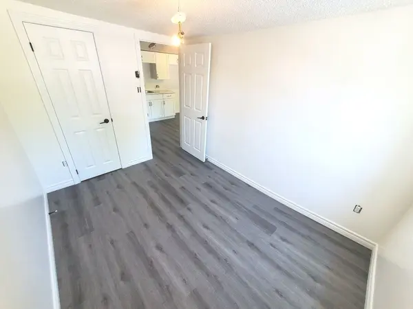 58 Queen ST W #5, Springwater, ON L0L 1P0