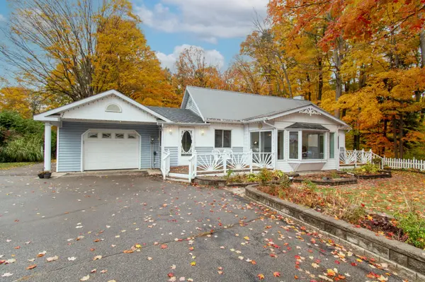 748 Overhead bridge RD, Tiny, ON L9M 0V6