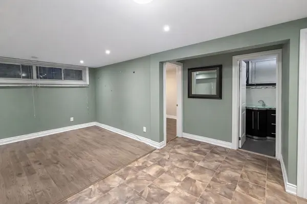 926 Flagship DR #Lower 1, Mississauga, ON L4Y 2J4