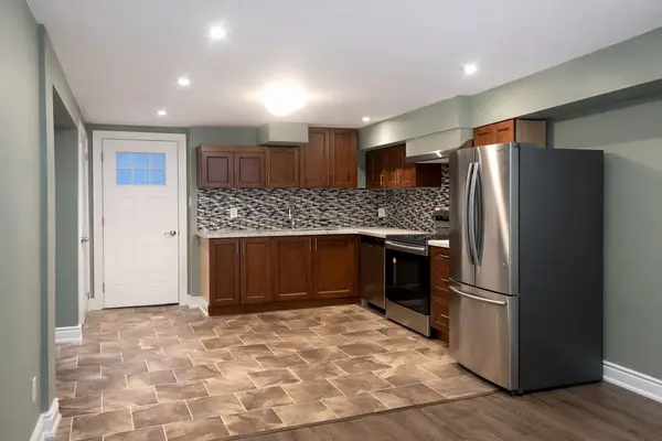 926 Flagship DR #Lower 1, Mississauga, ON L4Y 2J4