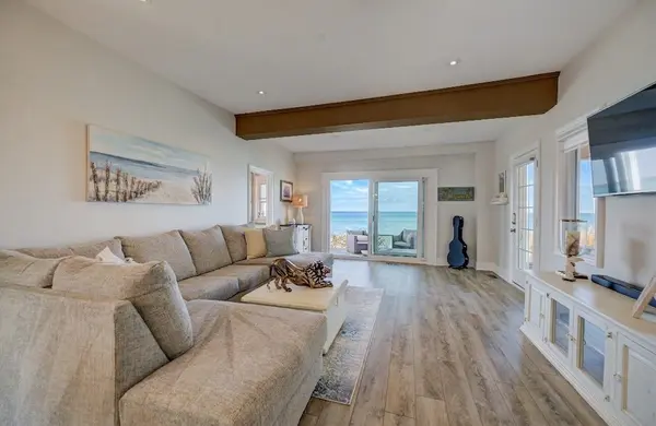 1 Tenth ST, Grimsby, ON L3M 2V2