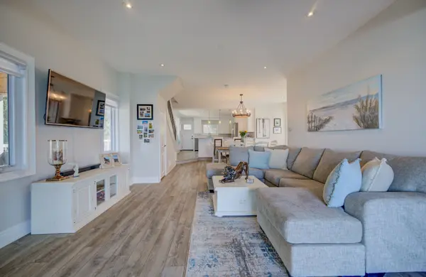 1 Tenth ST, Grimsby, ON L3M 2V2