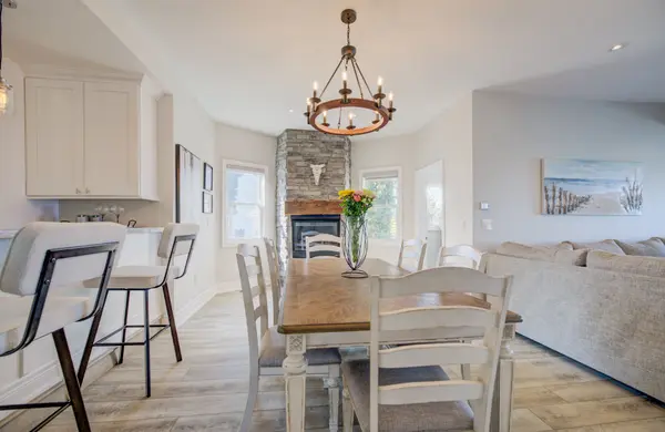 1 Tenth ST, Grimsby, ON L3M 2V2