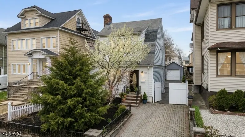 923 Kilsyth Rd, Elizabeth City, NJ 07208