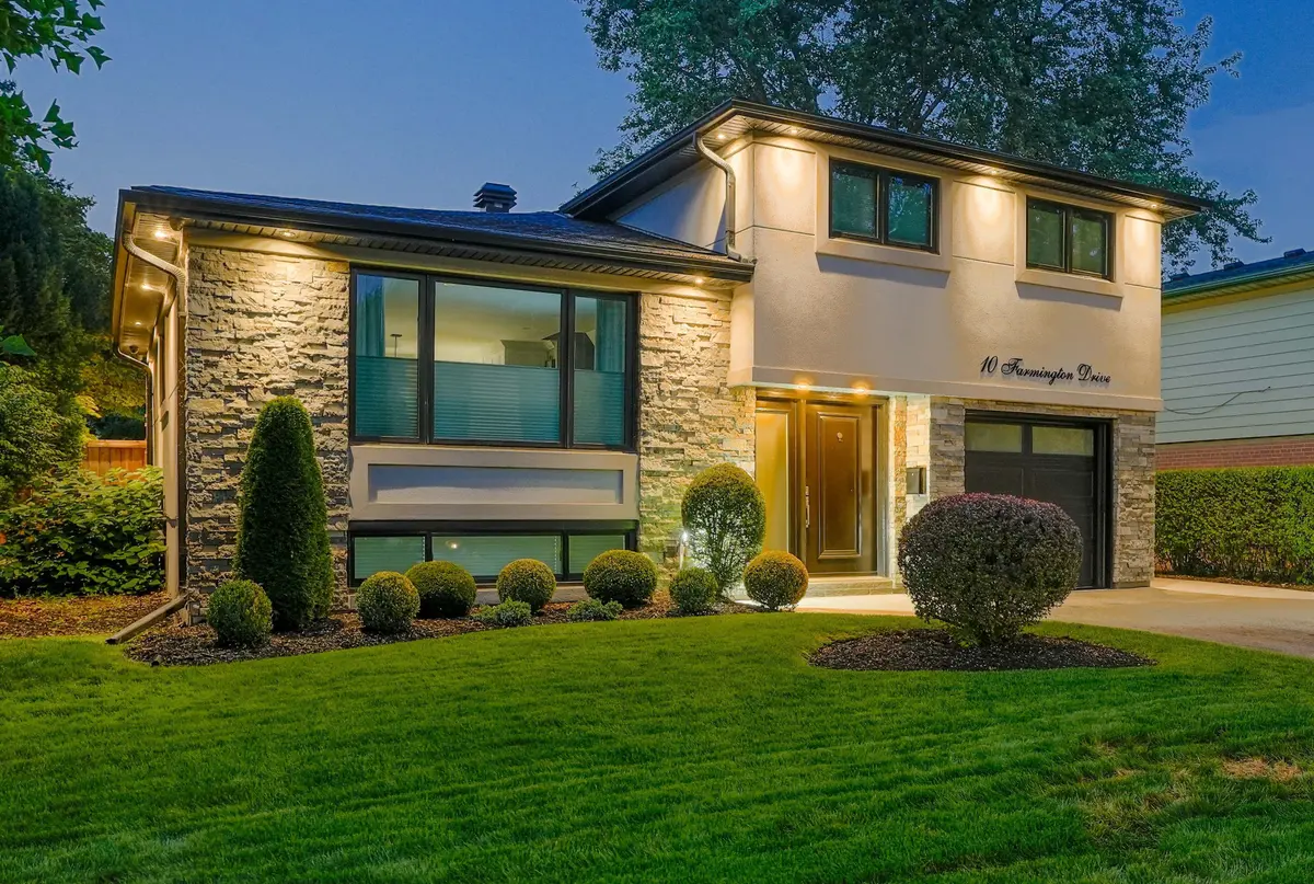 10 Farmington DR, Brampton, ON L6W 2V2