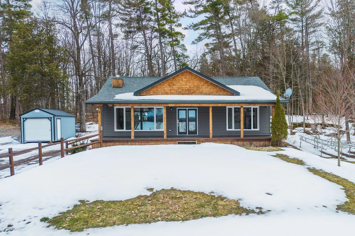 9 Skebo LN, Horton, ON K7V 3Z8