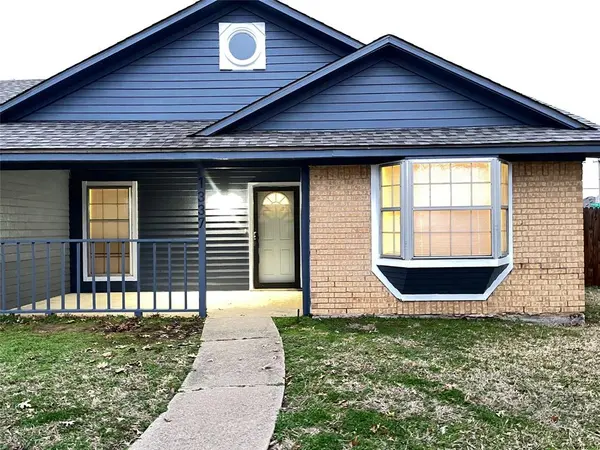 1337 Woodhill Drive, Lewisville, TX 75067