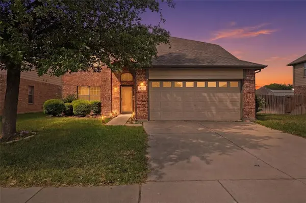 420 Goldstone Lane, Fort Worth, TX 76131